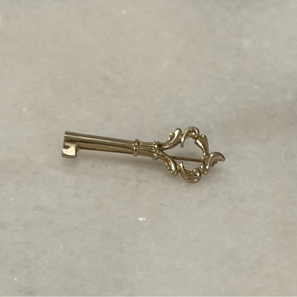 Jewelry - 3 for $30 ✔Vintage Gold Tone Ornate Victorian Style Skeleton Key Stick Pin